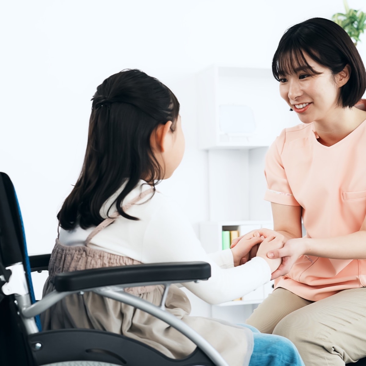 看護師と子どもの関わり